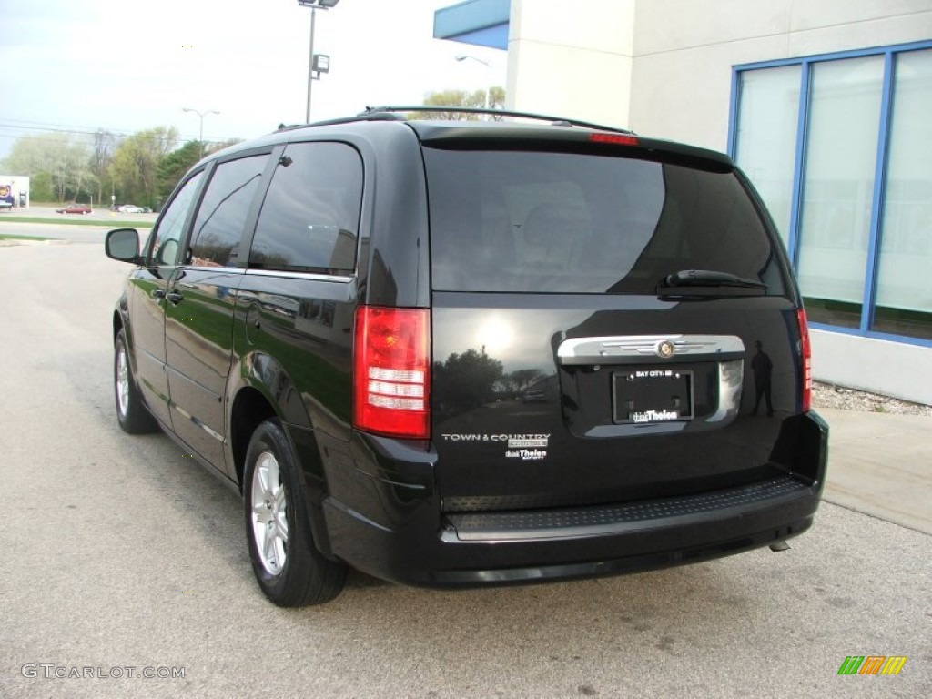 2008 Brilliant Black Crystal Pearlcoat Chrysler Town