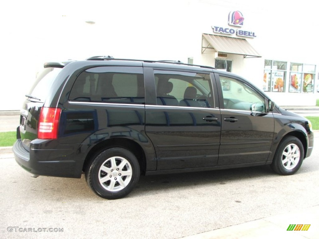 2008 Brilliant Black Crystal Pearlcoat Chrysler Town