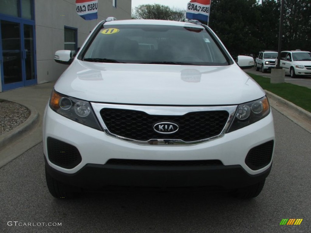 2011 Sorento LX V6 AWD - Snow White Pearl / Beige photo #2