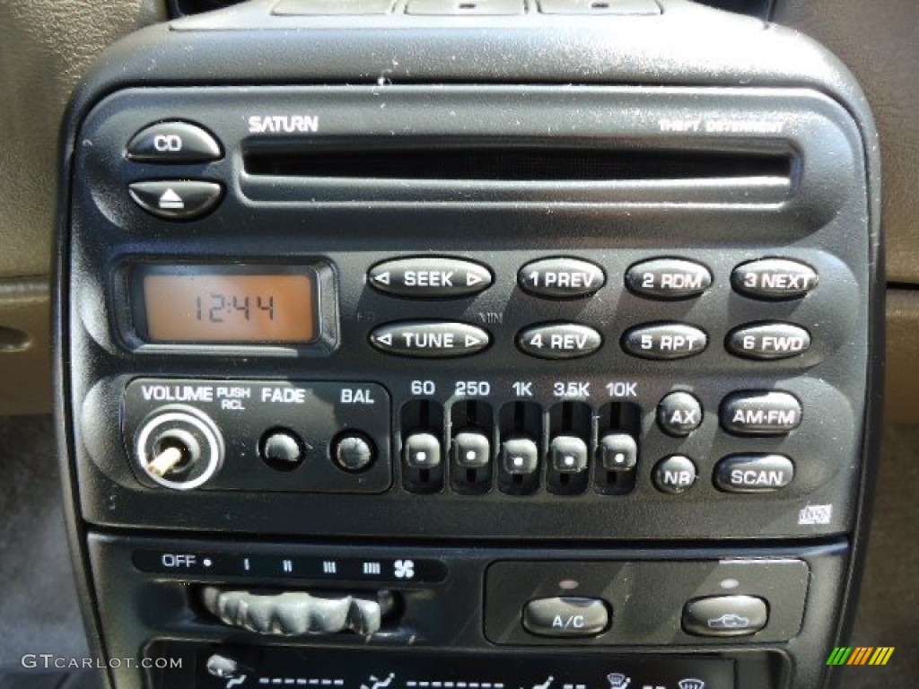 1997 Saturn S Series SC2 Coupe Audio System Photo #64142674
