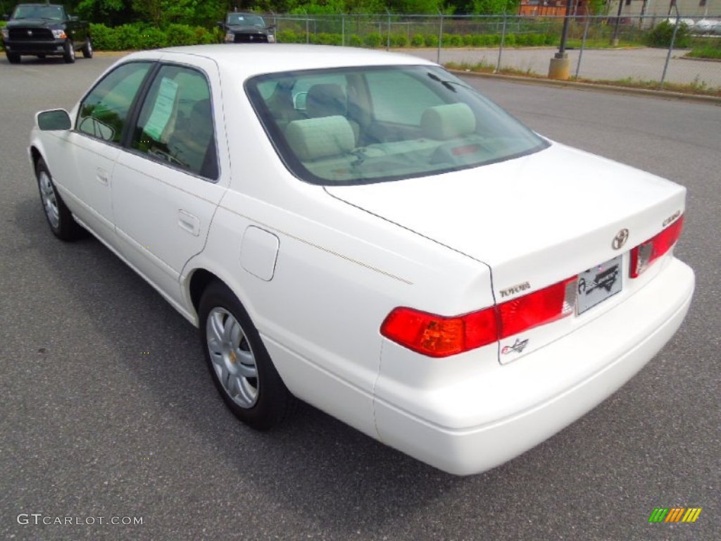 2000 Camry LE - Super White / Oak photo #5