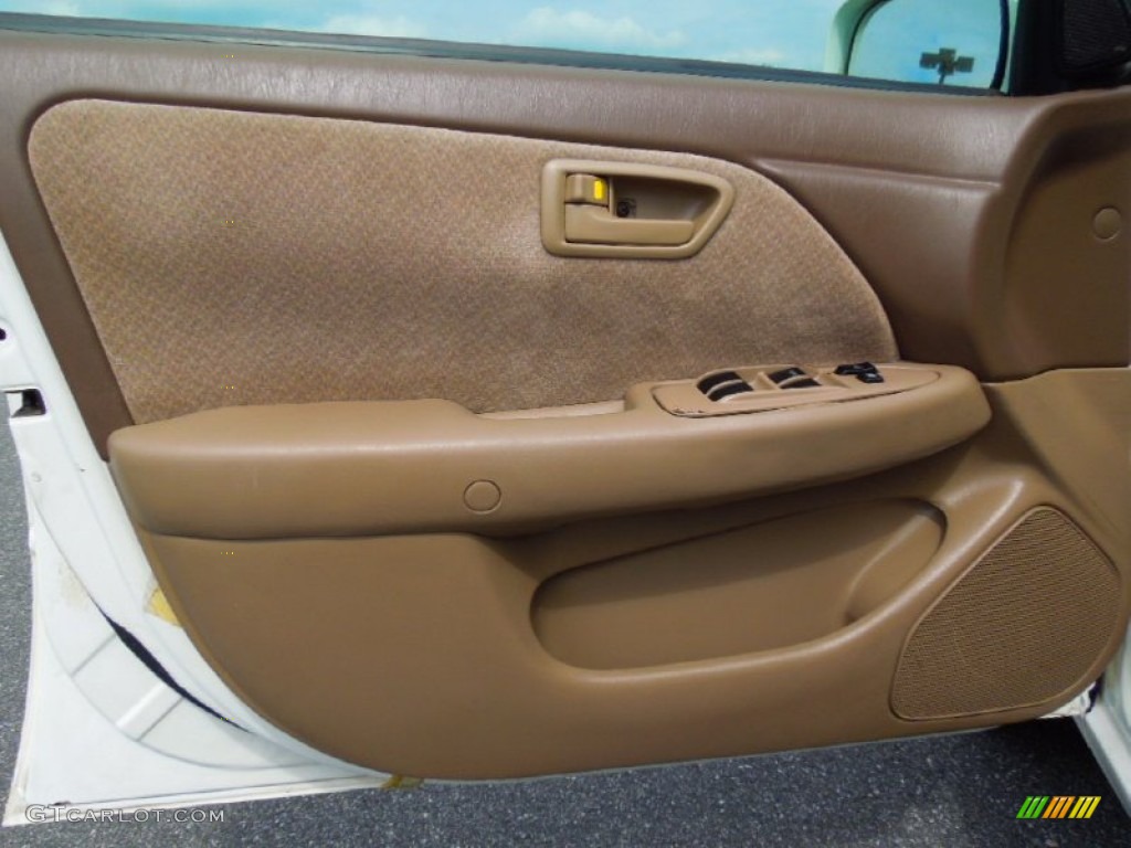 2000 Camry LE - Super White / Oak photo #10