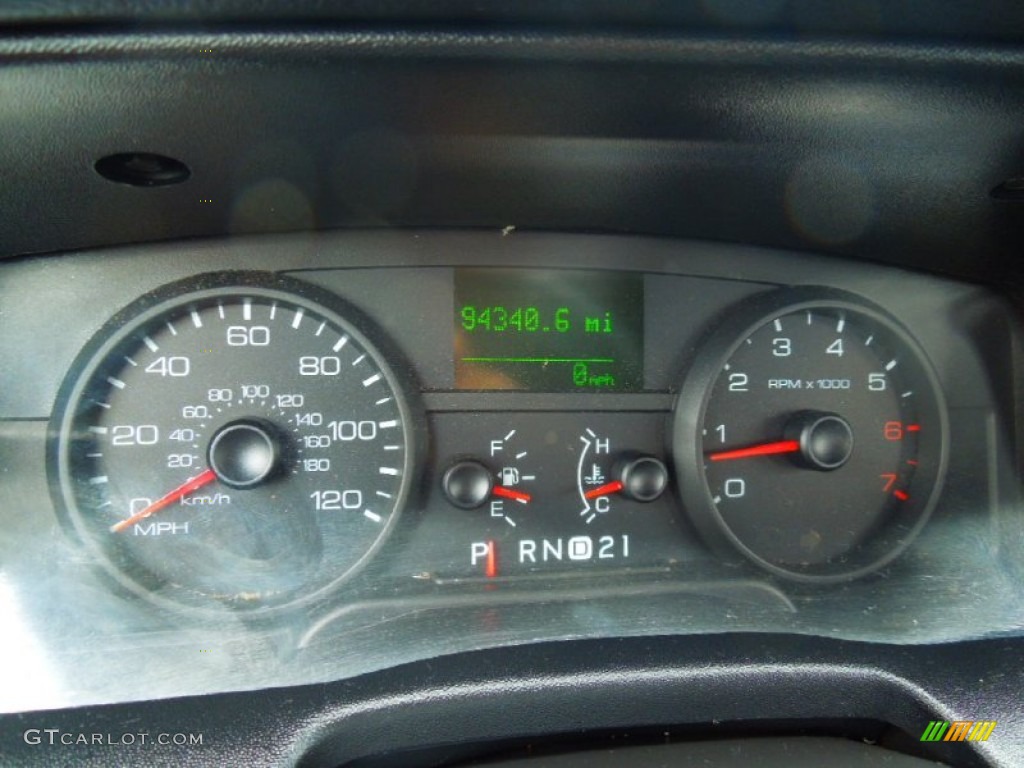 2008 Ford Crown Victoria LX Gauges Photo #64144558
