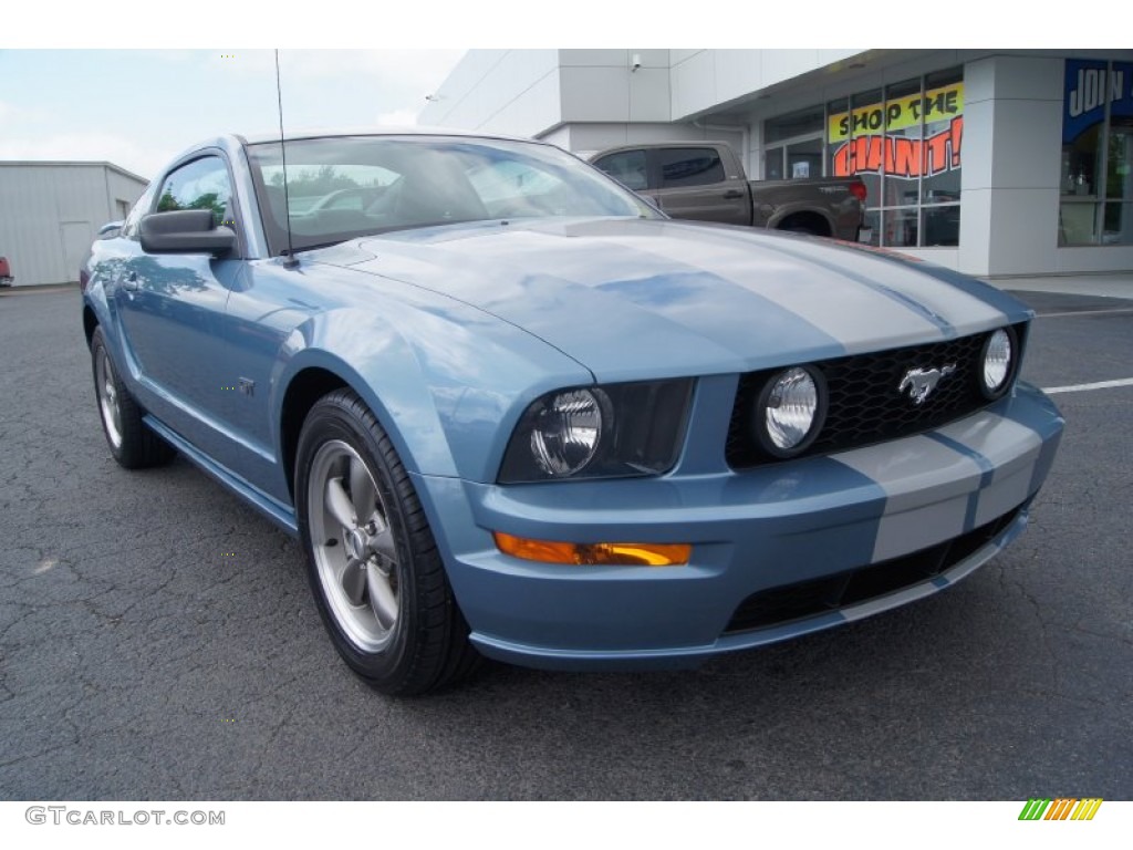 2006 Mustang GT Premium Coupe - Windveil Blue Metallic / Light Graphite photo #2