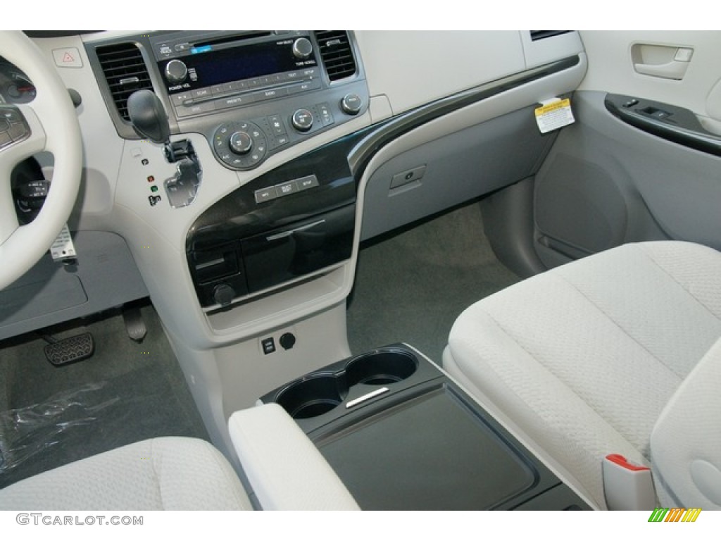 2012 Sienna LE - Super White / Light Gray photo #13