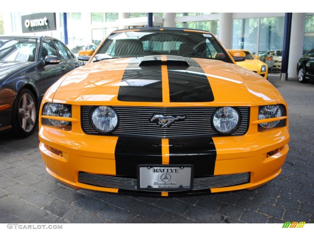 2008 Mustang GT Premium Convertible - Grabber Orange / Dark Charcoal photo #2