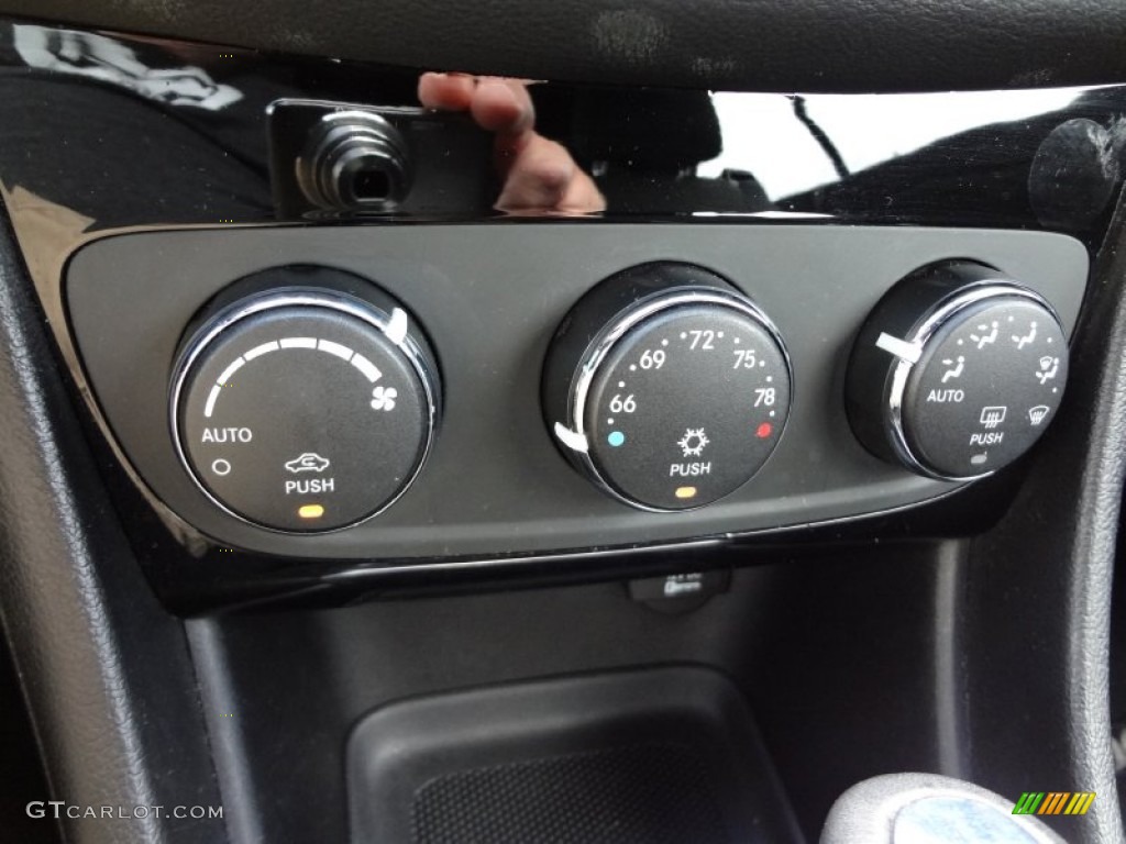2012 Chrysler 200 Touring Convertible Controls Photo #64151821