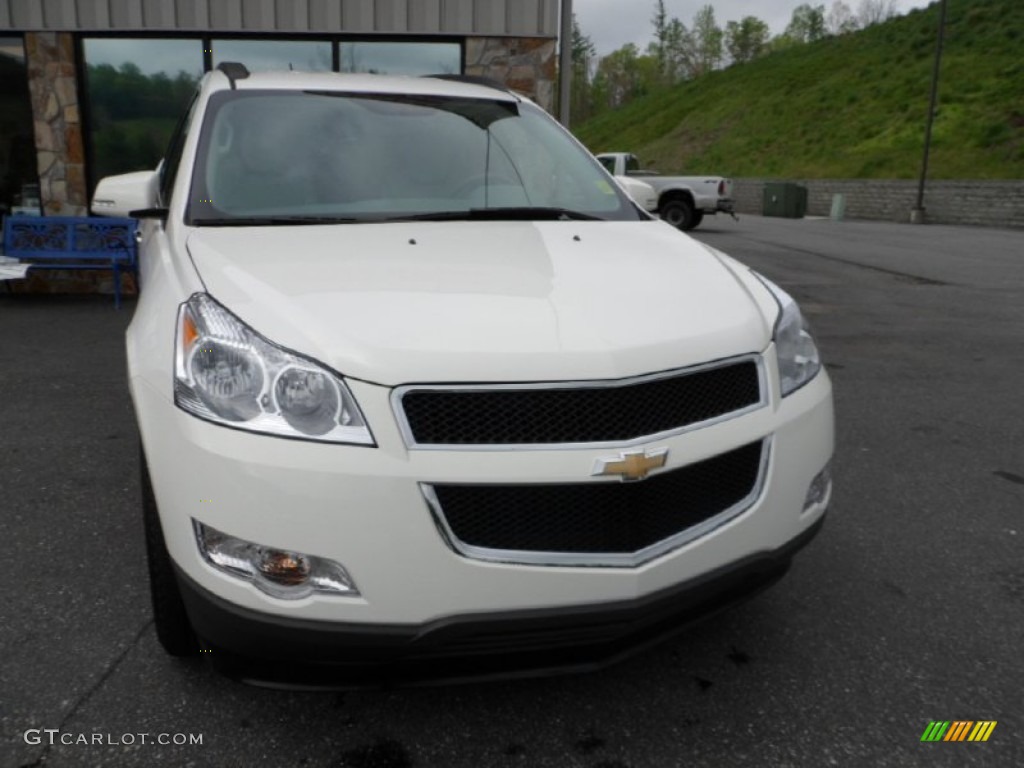 2012 Traverse LT AWD - White / Dark Gray/Light Gray photo #8