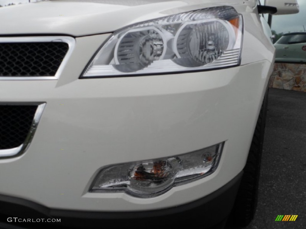 2012 Traverse LT AWD - White / Dark Gray/Light Gray photo #9
