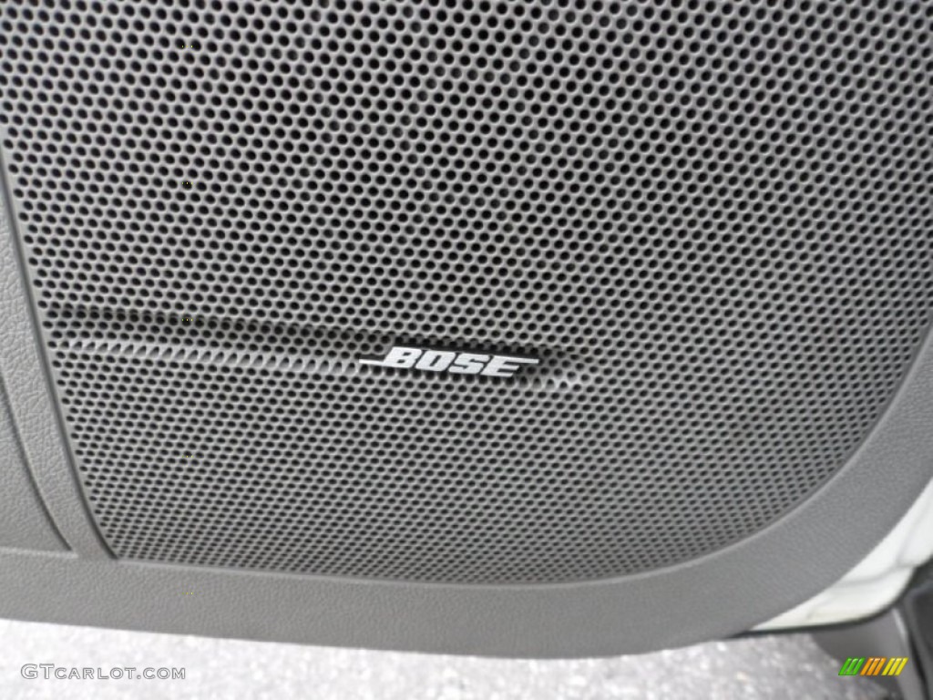 2012 Traverse LT AWD - White / Dark Gray/Light Gray photo #22