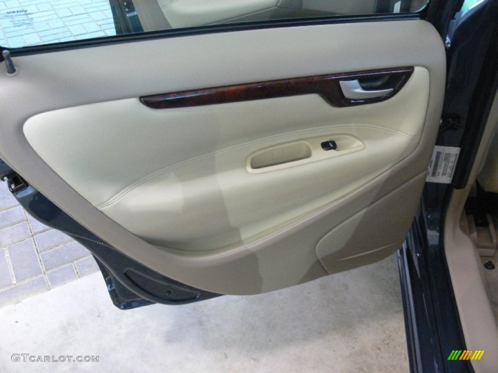 2006 V70 2.5T - Barents Blue Metallic / Taupe/Light Taupe photo #15