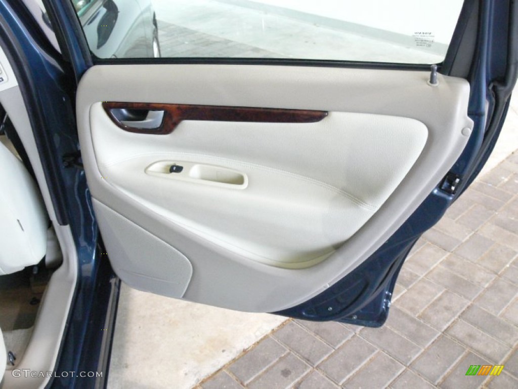 2006 V70 2.5T - Barents Blue Metallic / Taupe/Light Taupe photo #18