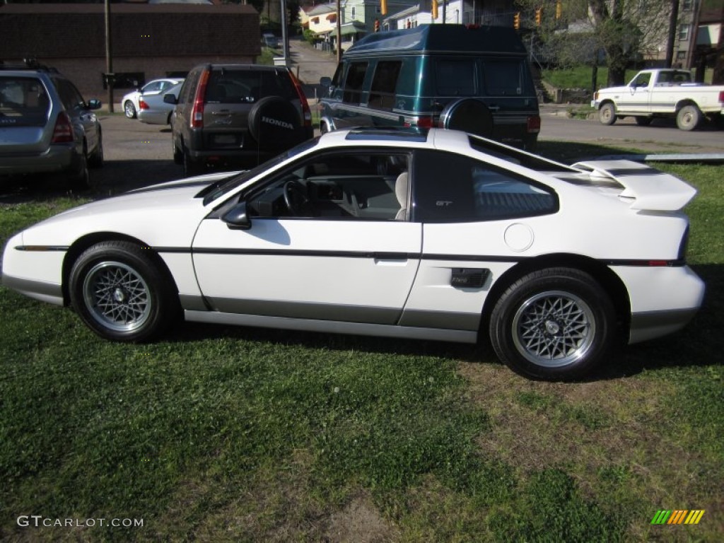 White 1986 Pontiac Fiero GT Exterior Photo #64165123