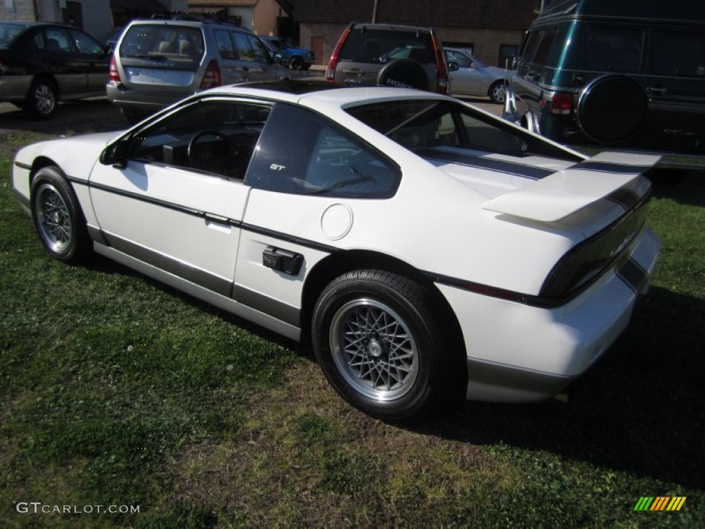 White 1986 Pontiac Fiero GT Exterior Photo #64165135