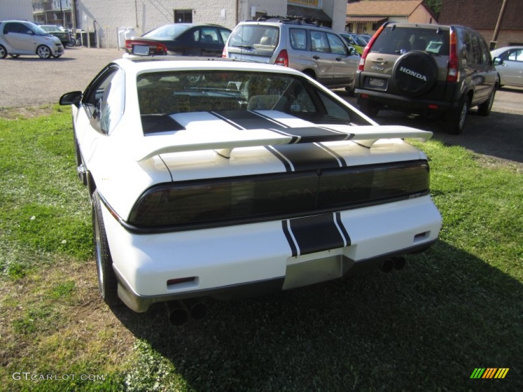 1986 Fiero GT - White / Gray photo #4