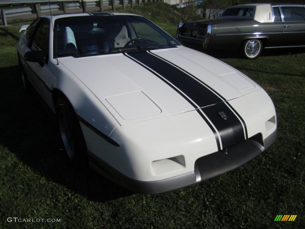 1986 Fiero GT - White / Gray photo #9