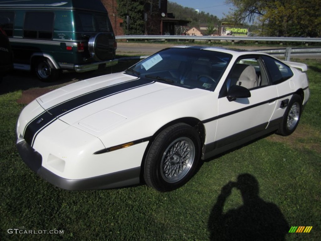 White 1986 Pontiac Fiero GT Exterior Photo #64165208
