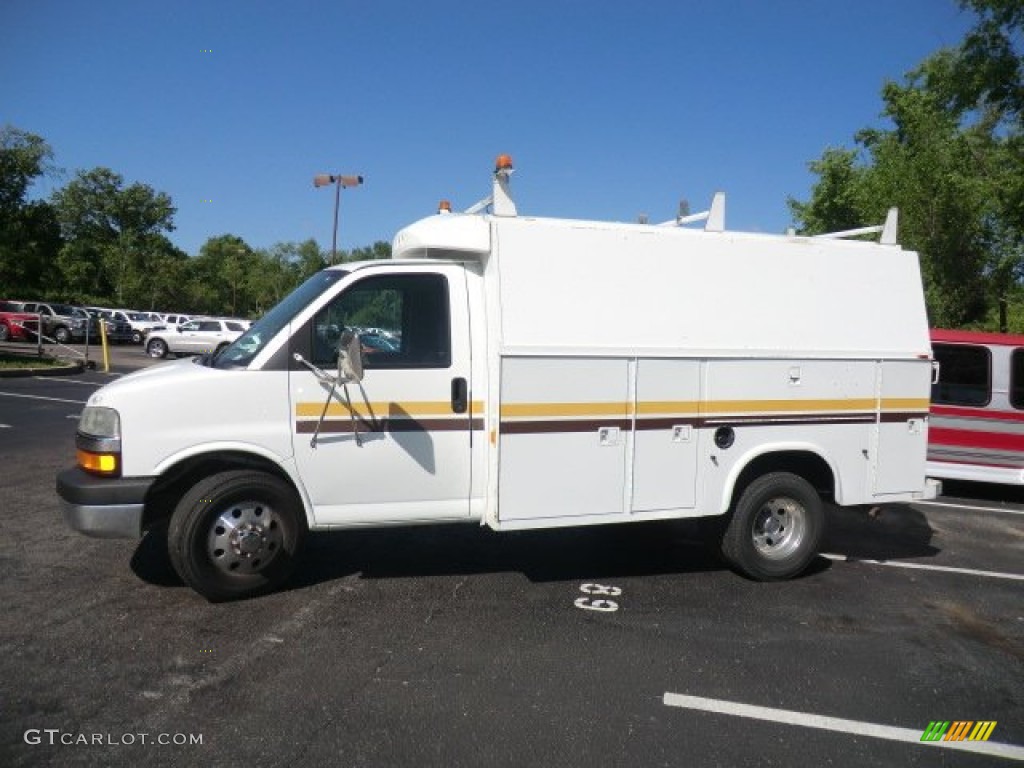 Summit White Chevrolet Express