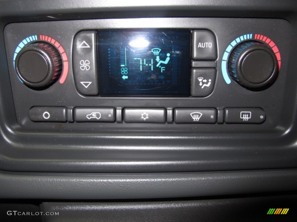 2005 Chevrolet Silverado 1500 SS Extended Cab Controls Photos