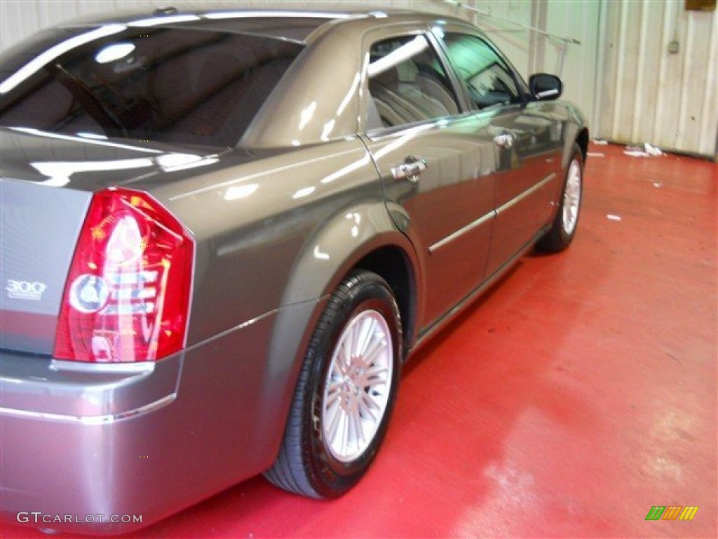 2010 300 Touring - Dark Titanium Metallic / Dark Slate Gray photo #5