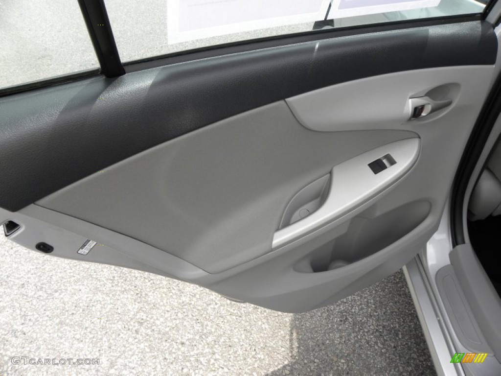 2011 Corolla LE - Classic Silver Metallic / Ash photo #7