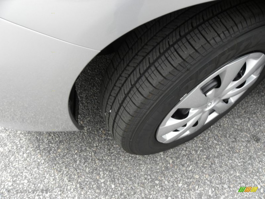 2011 Corolla LE - Classic Silver Metallic / Ash photo #17