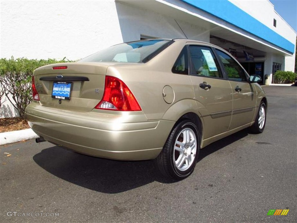 2002 Focus SE Sedan - Fort Knox Gold / Medium Parchment photo #3