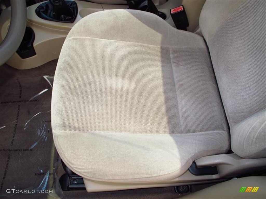 2002 Focus SE Sedan - Fort Knox Gold / Medium Parchment photo #16