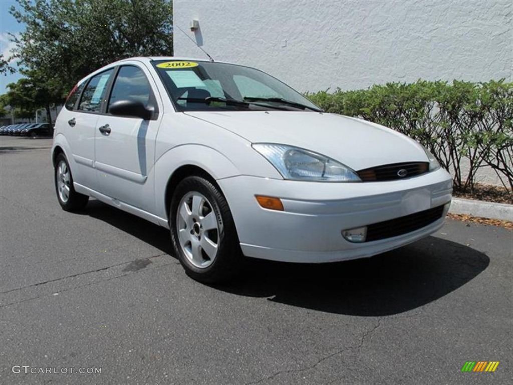 2002 Focus ZX5 Hatchback - Cloud 9 White / Medium Graphite photo #1