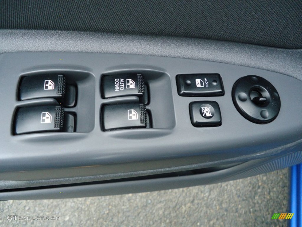 2009 Kia Rio Rio5 SX Hatchback Controls Photos