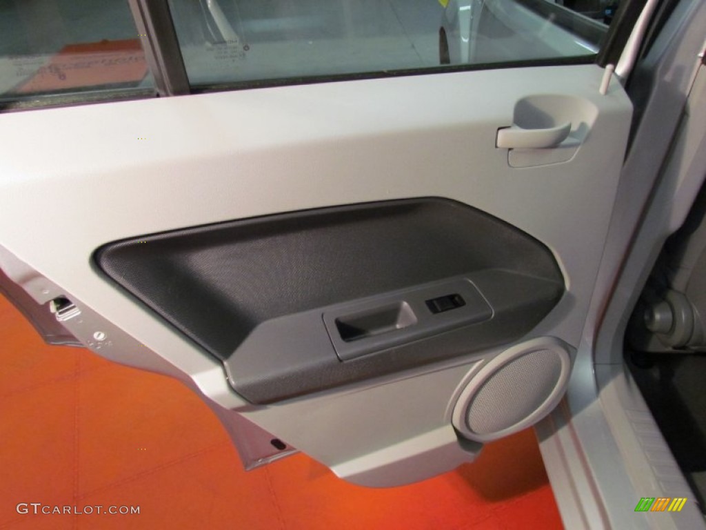 2007 Caliber SXT - Bright Silver Metallic / Pastel Slate Gray photo #12