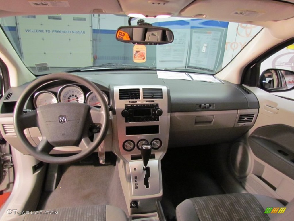 2007 Caliber SXT - Bright Silver Metallic / Pastel Slate Gray photo #14