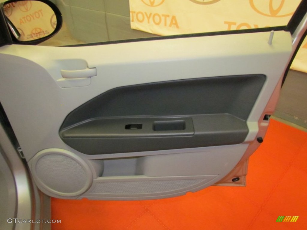 2007 Caliber SXT - Bright Silver Metallic / Pastel Slate Gray photo #26