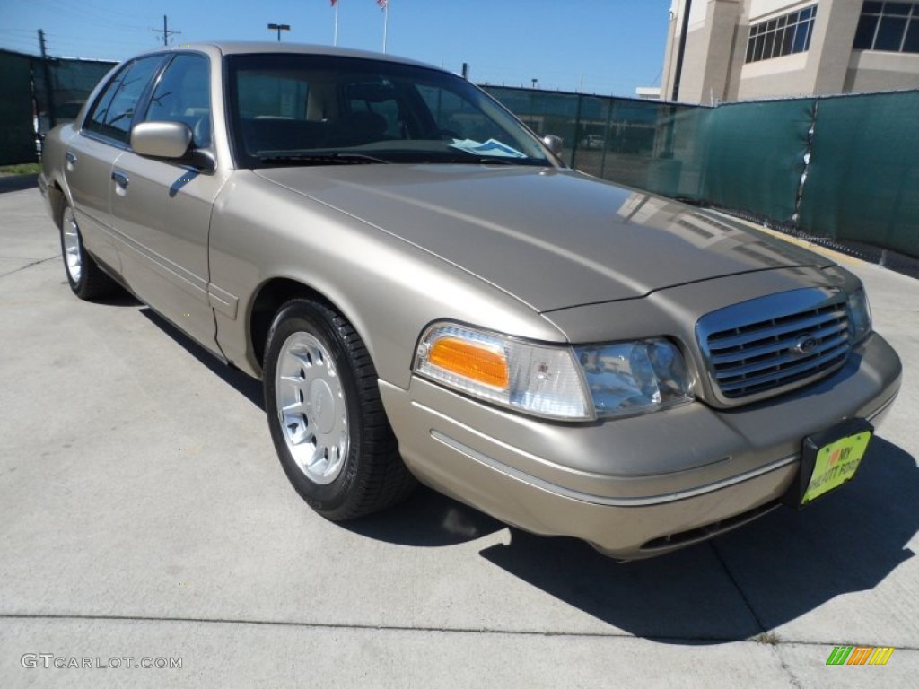 2000 Crown Victoria LX Sedan - Harvest Gold Metallic / Medium Parchment photo #1