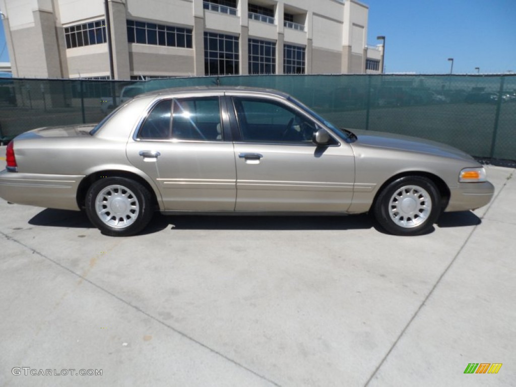 2000 Crown Victoria LX Sedan - Harvest Gold Metallic / Medium Parchment photo #2