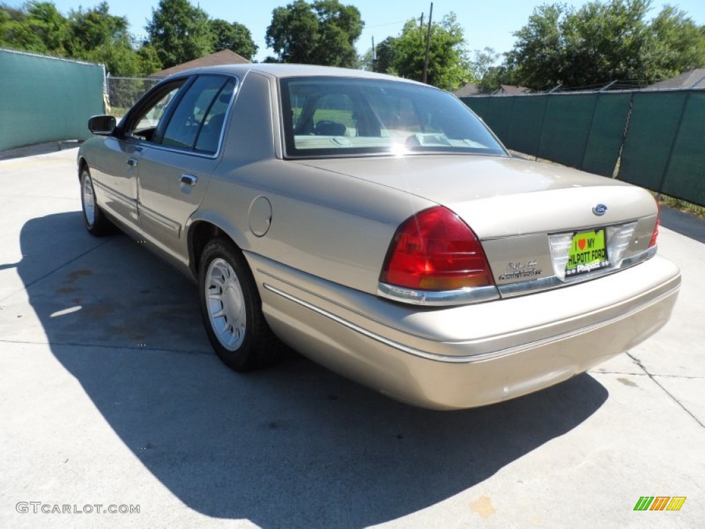 2000 Crown Victoria LX Sedan - Harvest Gold Metallic / Medium Parchment photo #5
