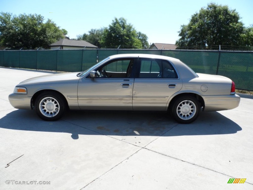 2000 Crown Victoria LX Sedan - Harvest Gold Metallic / Medium Parchment photo #6