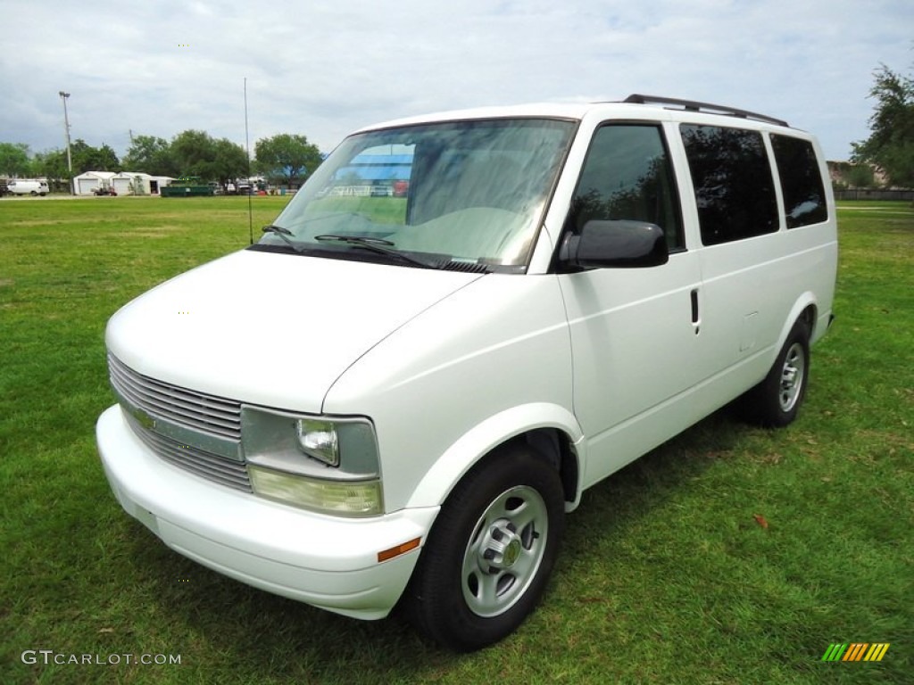 2004 Astro LS Passenger Van - Summit White / Neutral photo #3