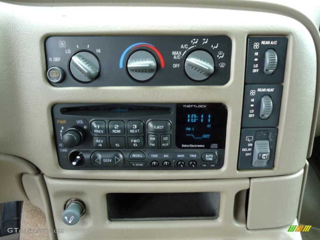 2004 Chevrolet Astro LS Passenger Van Controls Photo #64222672