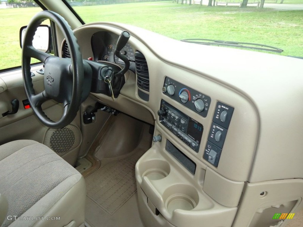 2004 Chevrolet Astro LS Passenger Van Dashboard Photos