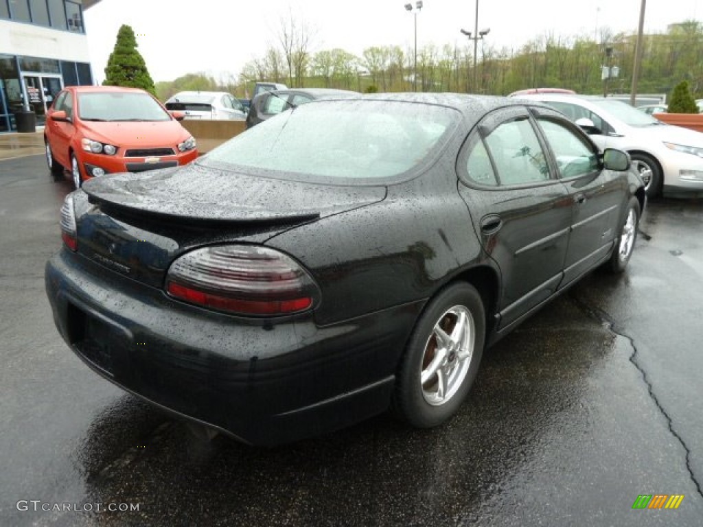 2002 Grand Prix GTP Sedan - Black / Graphite photo #3
