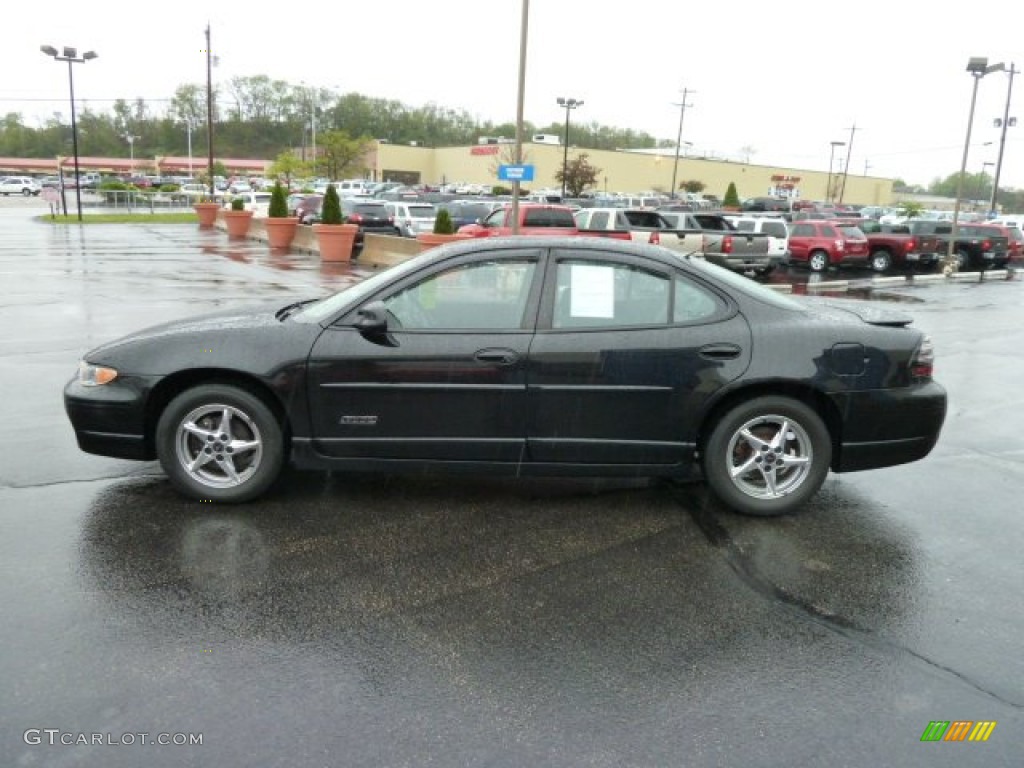 2002 Grand Prix GTP Sedan - Black / Graphite photo #6