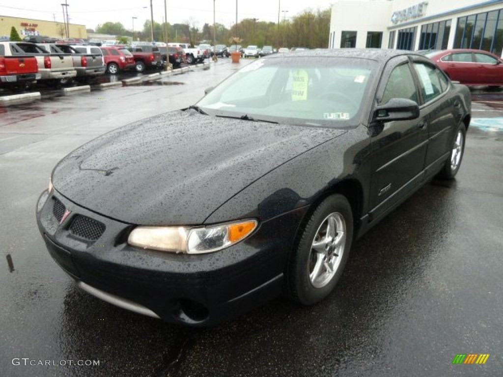 2002 Grand Prix GTP Sedan - Black / Graphite photo #7