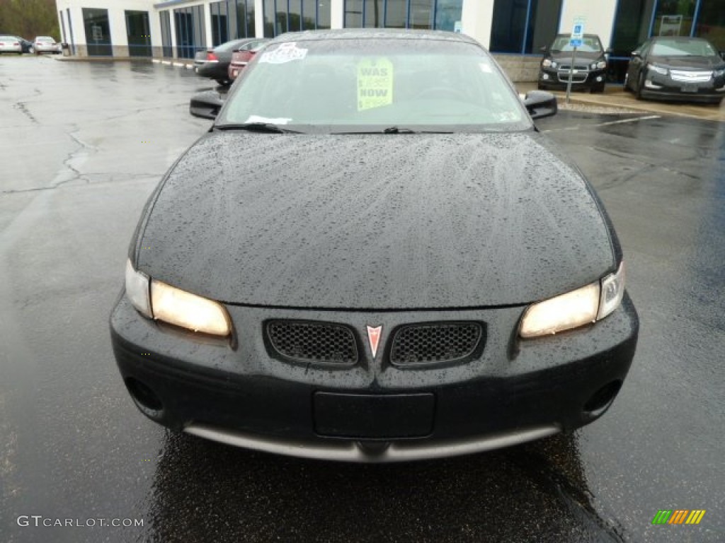 2002 Grand Prix GTP Sedan - Black / Graphite photo #8