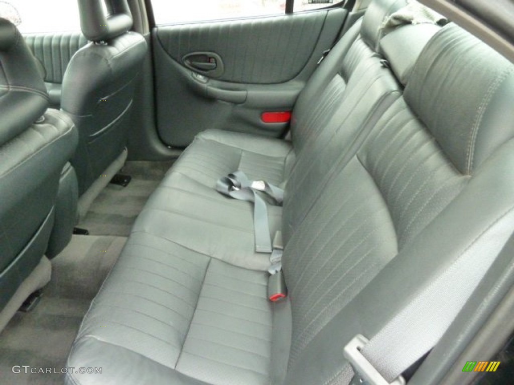 2002 Grand Prix GTP Sedan - Black / Graphite photo #11