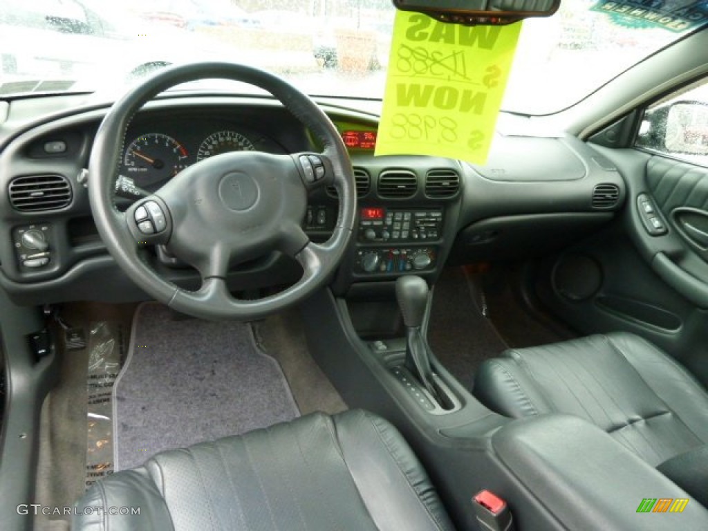 2002 Grand Prix GTP Sedan - Black / Graphite photo #12
