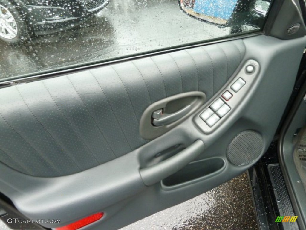 2002 Grand Prix GTP Sedan - Black / Graphite photo #14
