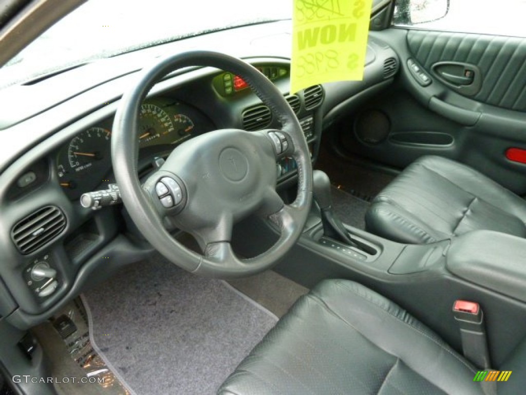 2002 Grand Prix GTP Sedan - Black / Graphite photo #15