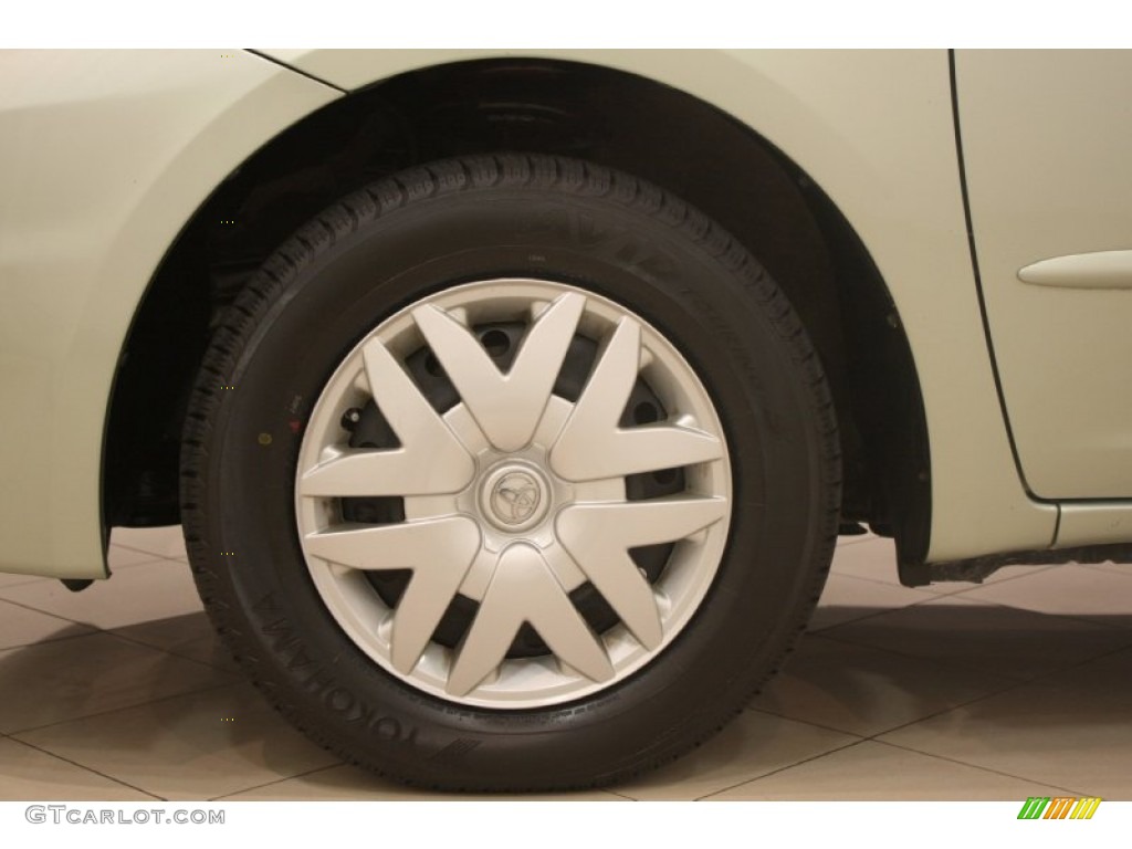 2010 Toyota Sienna LE Wheel Photo #64227482