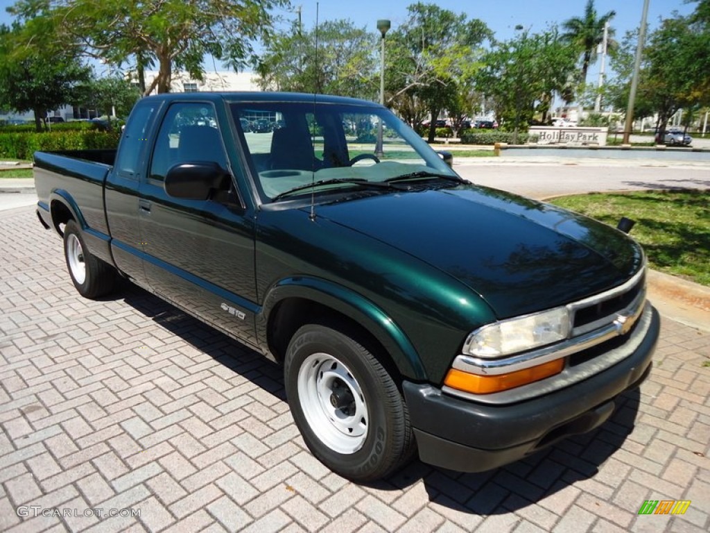 2002 S10 Extended Cab - Forest Green Metallic / Medium Gray photo #1
